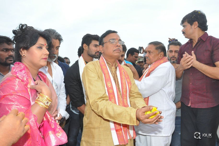 Jaya-Janaki-Nayaka-Movie-Vijayotsava-Veduka-At-Hamsala-Deevi